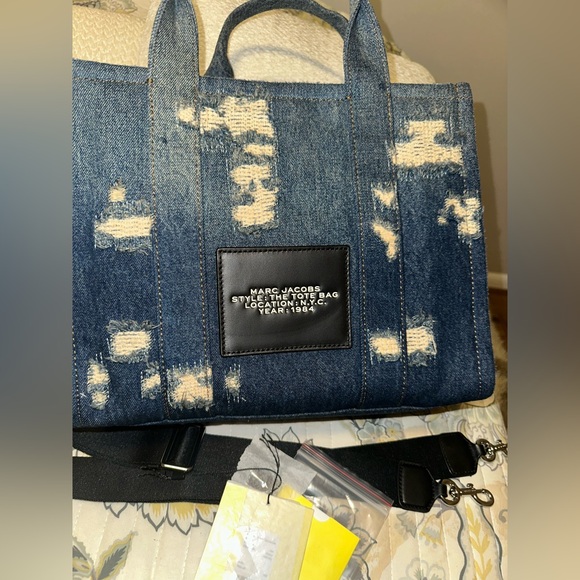 Marc Jacobs THE RIP
AND REPAIR DENIM MEDIUM TOTE BAG - Picture 6 of 15